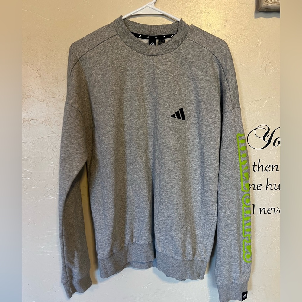 adidas 3 Stripes Urban Graphic Sweater‎ Crew Neck Sweatshirt Gray Small FR6598
